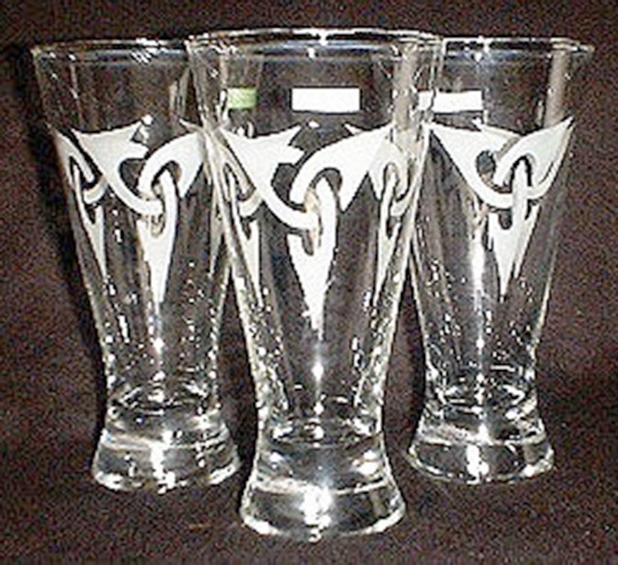 Trinity Knot Pilsner Glass by Eamon Glass-1