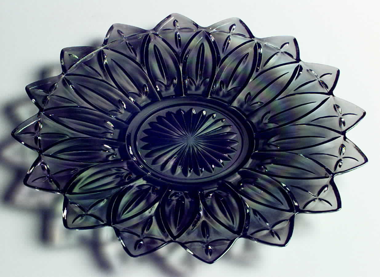 Petal Smoke (Iridescent) Sandwich Plate by Federal Glass -1