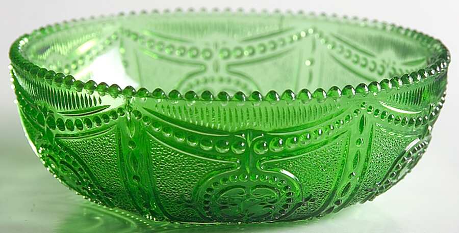 Locket on Chain Emerald Green 4" Nappy by Heisey-1