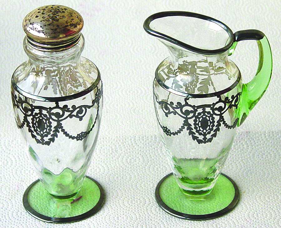 1001-1 Green and Clear Sugar Shaker & Lid by Heisey-1