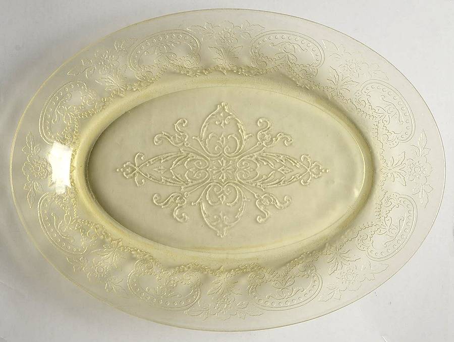 Horseshoe Yellow 10" Oval Platter by Indiana Glass-1