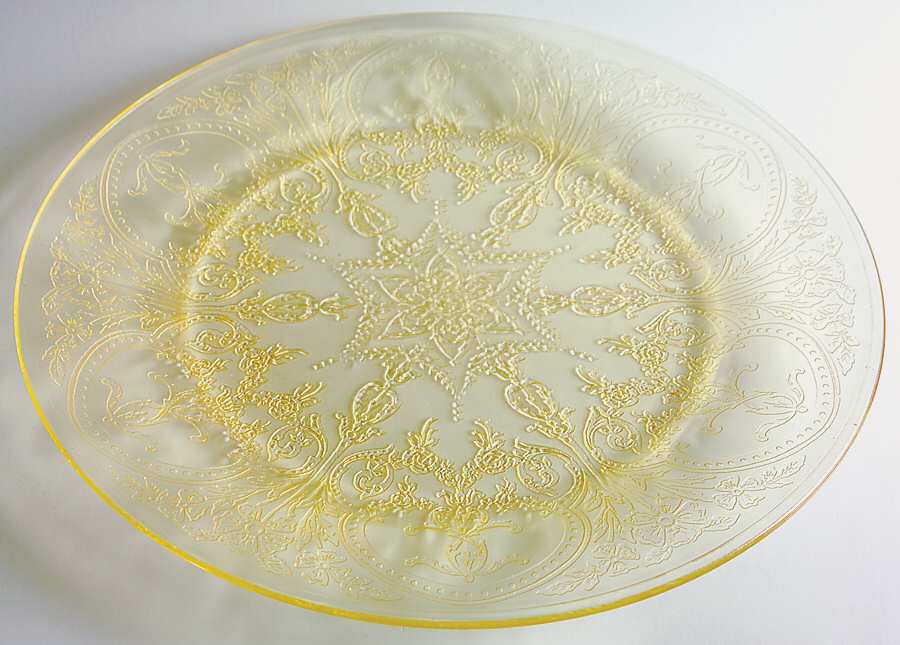 Horseshoe Yellow 11" Sandwich Plate by Indiana Glass-1