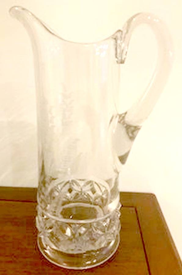 Pillow Encircled Clear Tankard by Model Flint-1