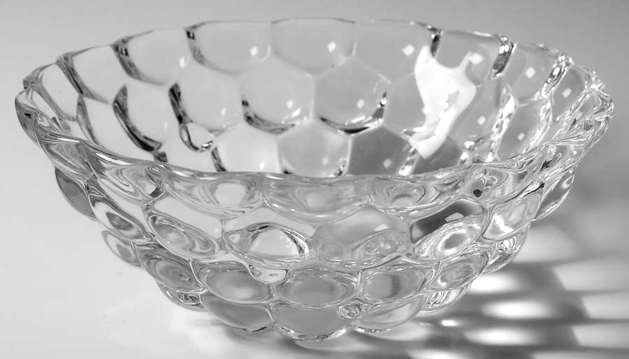 Raspberry 7" Round Bowl by Orrefors-1