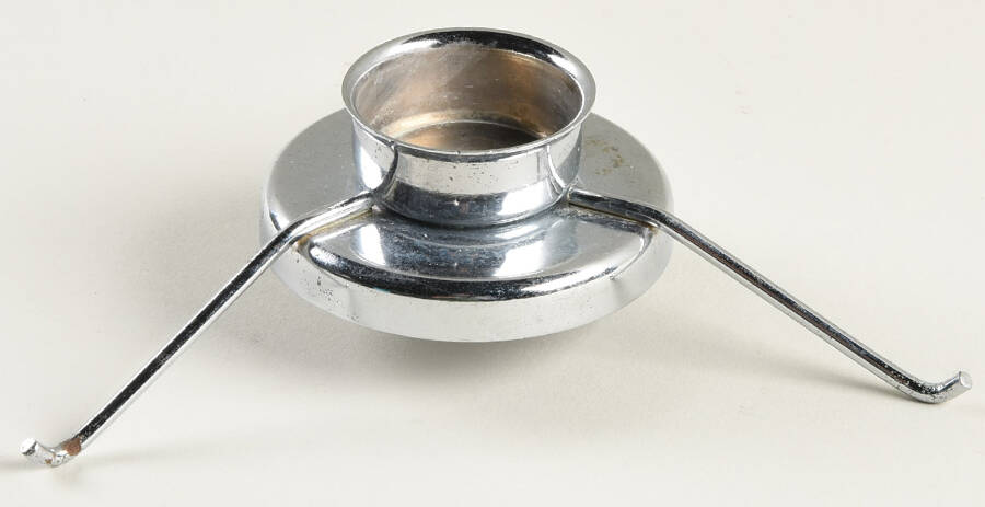 Heritage Metal Holder for Tea Light Lamp by Princess House-1