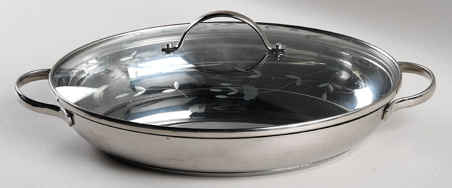 Heritage 2.5 Qt Oval Stainless Casserole & Glass Lid by Princess House-1