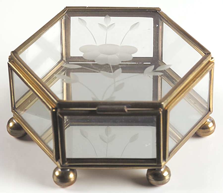 Heritage Hexagonal Box with Hinged Lid by Princess House-1