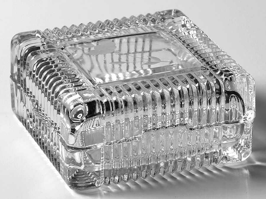 Heritage 3" Square Box & Lid by Princess House-1
