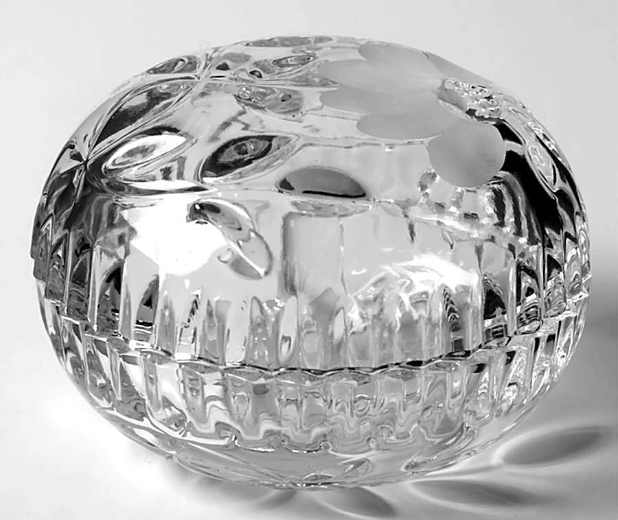 Heritage Romance Collection Ring Holder & Lid by Princess House-1
