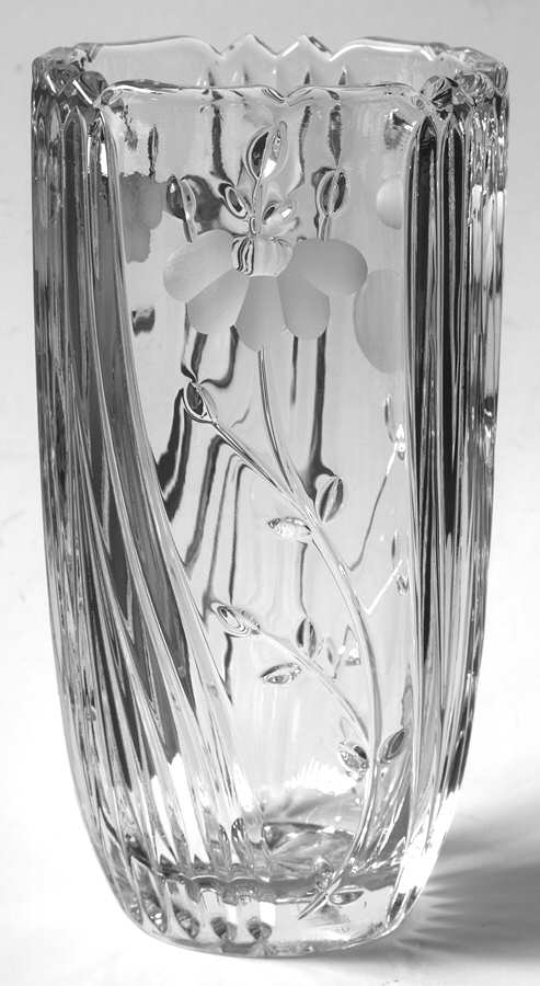 Heritage Romance Collection 6" Flower Vase by Princess House-1