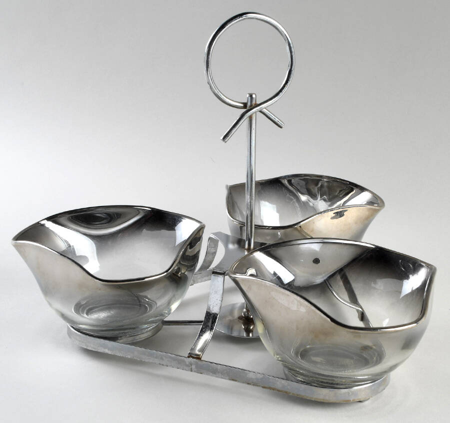 VIQ2 Condiment Tray W/3 Bowls by Vitreon-1
