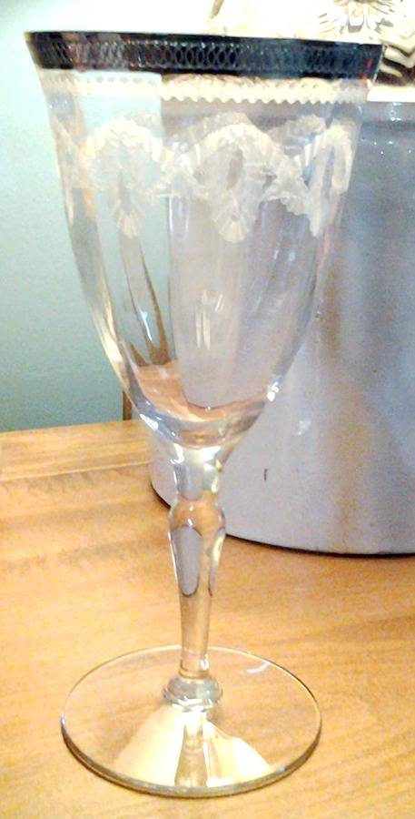 UNK7236 Wine Glass by Unknown Manufacturer-1