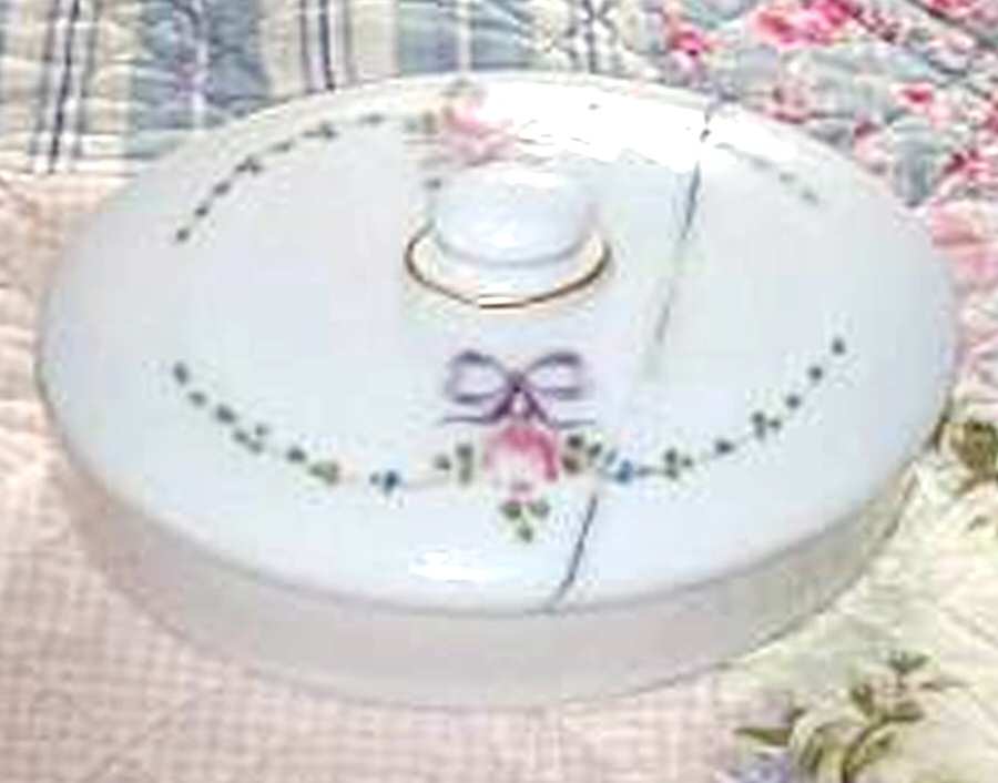 Roses & Bows Chocolate Box with Lid by Westmoreland-1