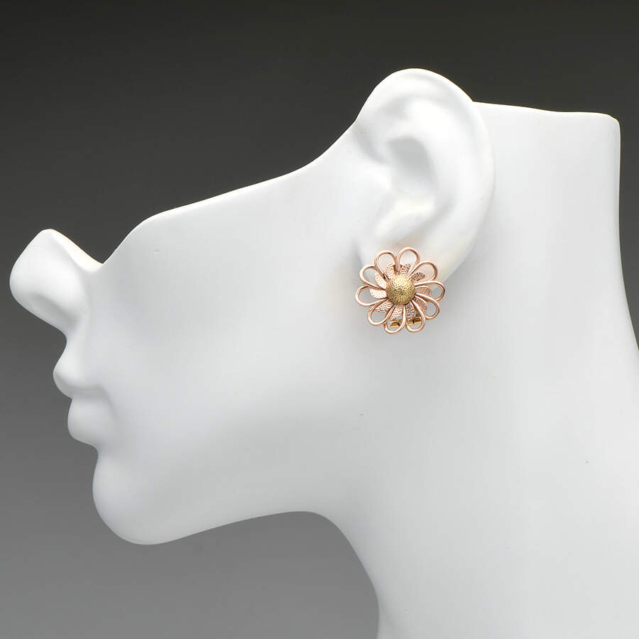14KRY Dimensional Flower Button Earrings-3