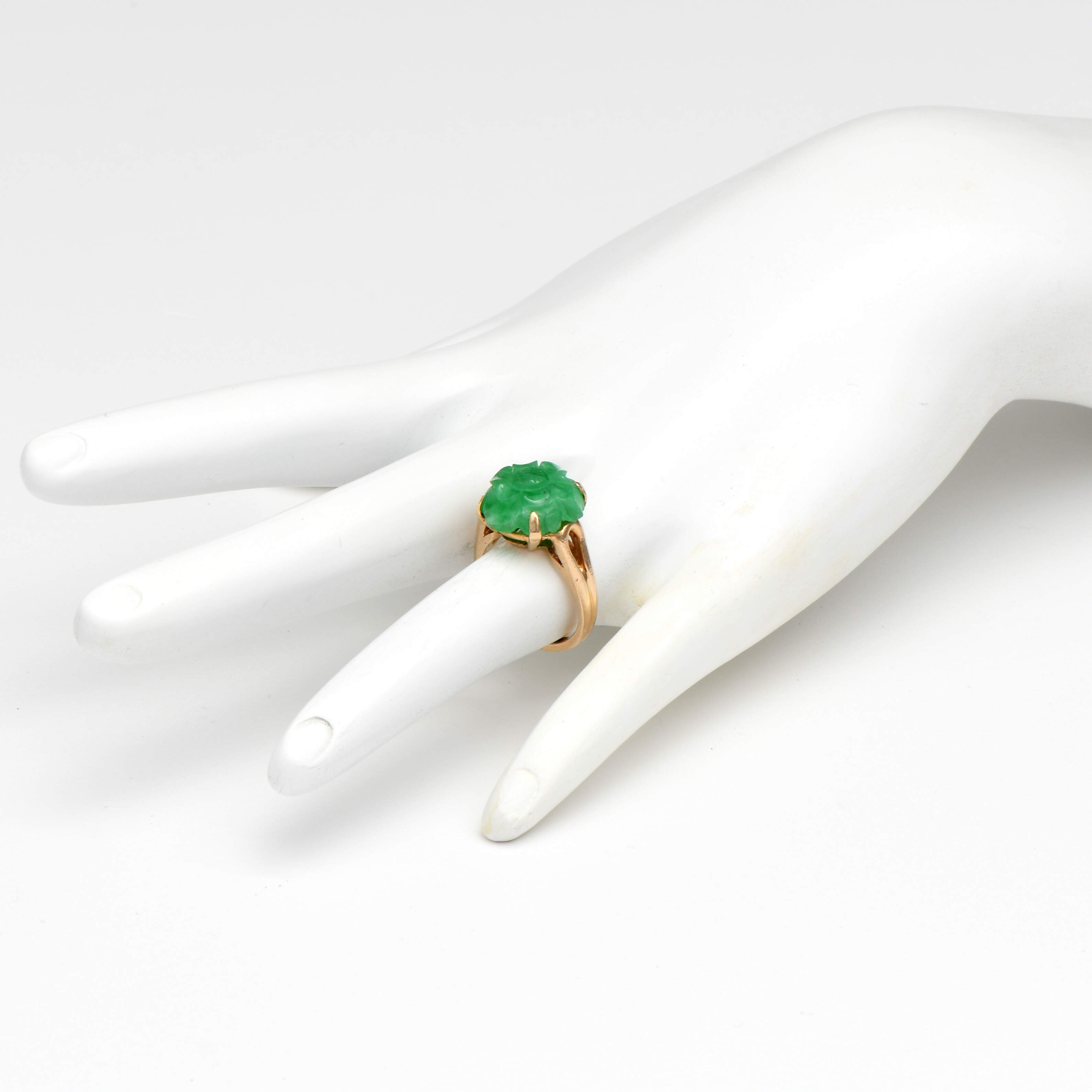 14KY Vintage 1940s Green Jade Carved Flower Ring-5