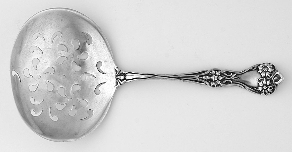 Majestic (Sterling, 1900, No Monograms) Solid Bon Bon Spoon with Pierced Bowl by Alvin-1
