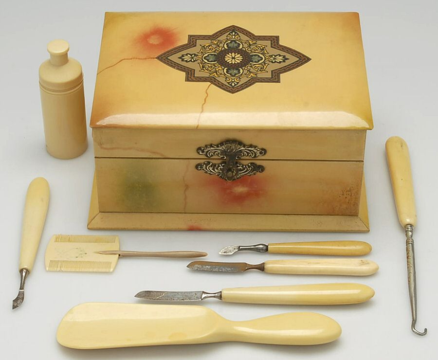 Stainless Hollowware 8 Piece Vanity Set with Wood Case by Bakelite-1
