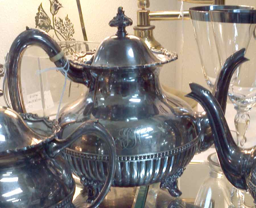 980 (Silverplate, Hollowware) Teapot by Bechard Mfg Co-1