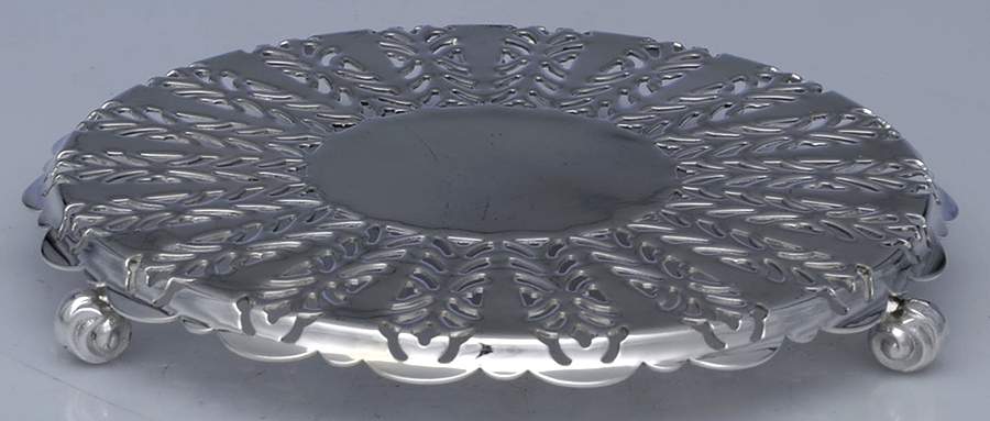 106 (Silverplate, Hollowware) Trivet by Crescent Silverware-1