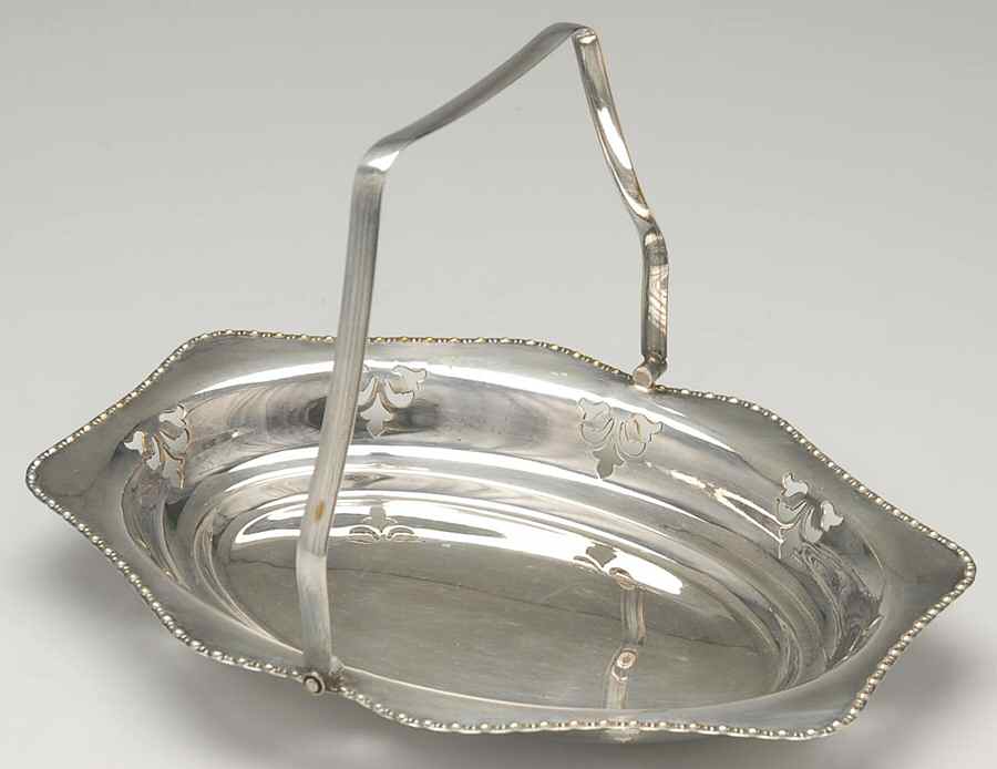 01600 (Silverplate, Hollowware) Silverplate Tray with Center Handle by Cheltenham & Co Ltd-1