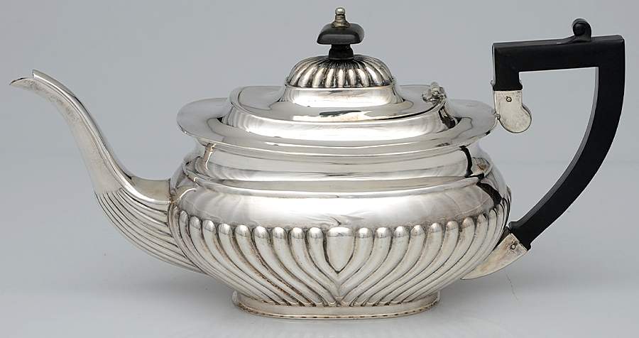 02000 (Silverplate, Hollowware) Teapot by Cheltenham & Co Ltd-1