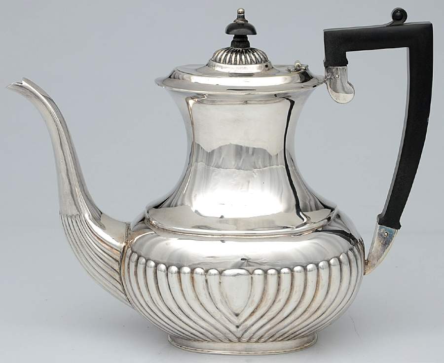 02000 (Silverplate, Hollowware) Silverplate Coffee Pot by Cheltenham & Co Ltd-1