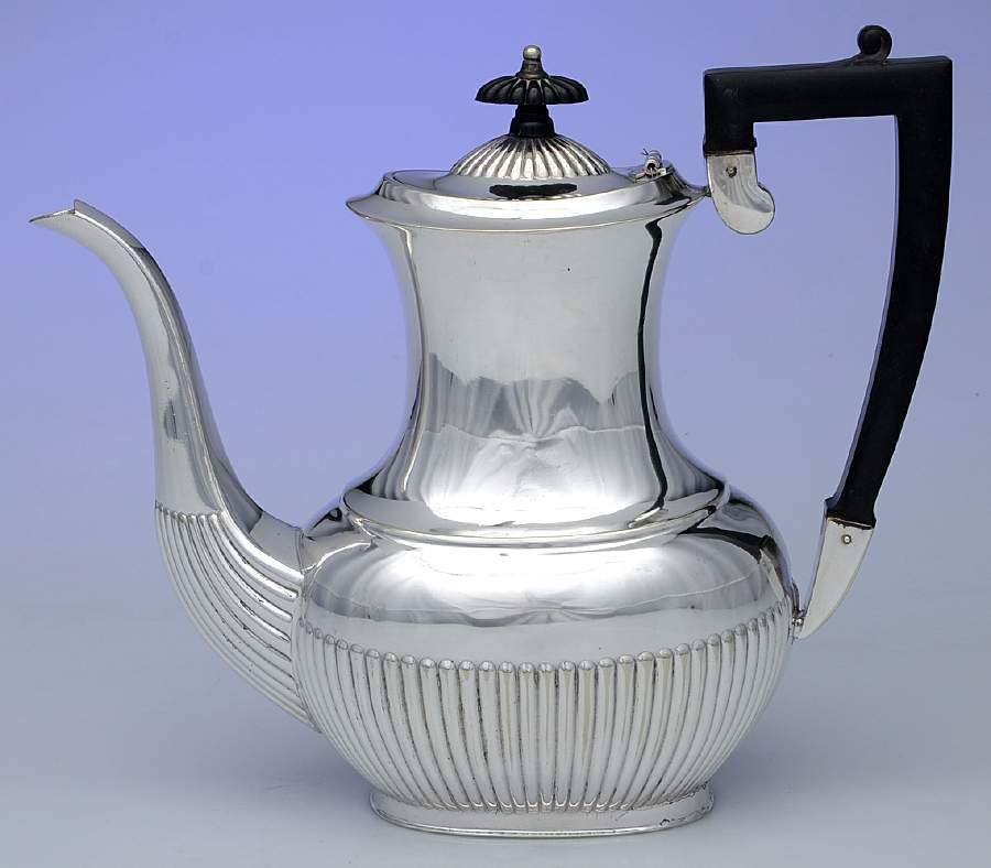 02021 (Silverplate, Hollowware) Silverplate Coffee Pot by Cheltenham & Co Ltd-1