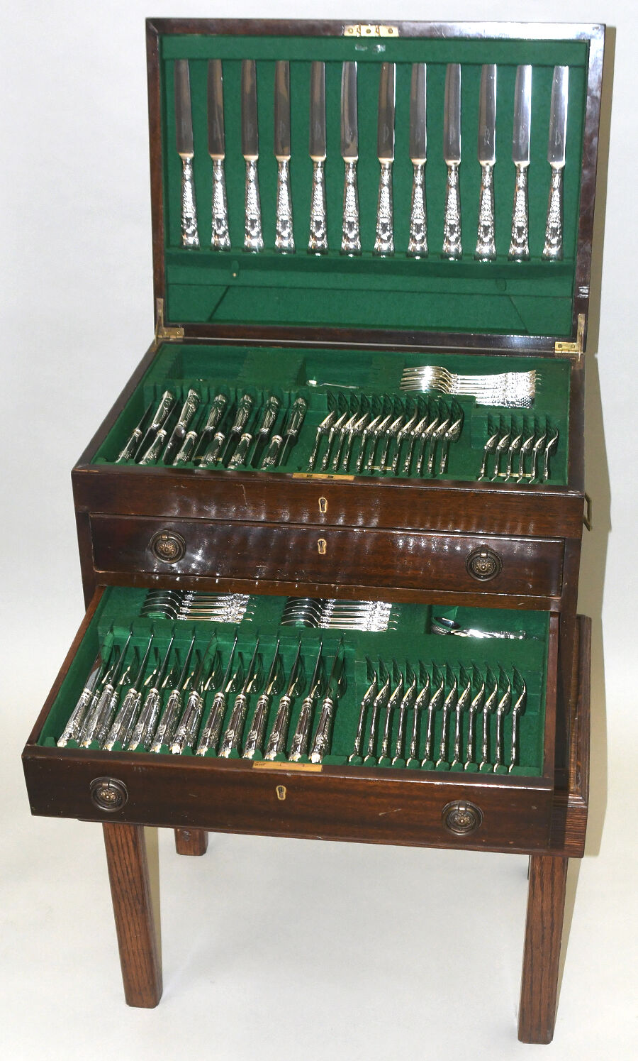 Coburg (Sterling) 194 Piece Estate Set with Chest by D & J Wellby Ltd-3