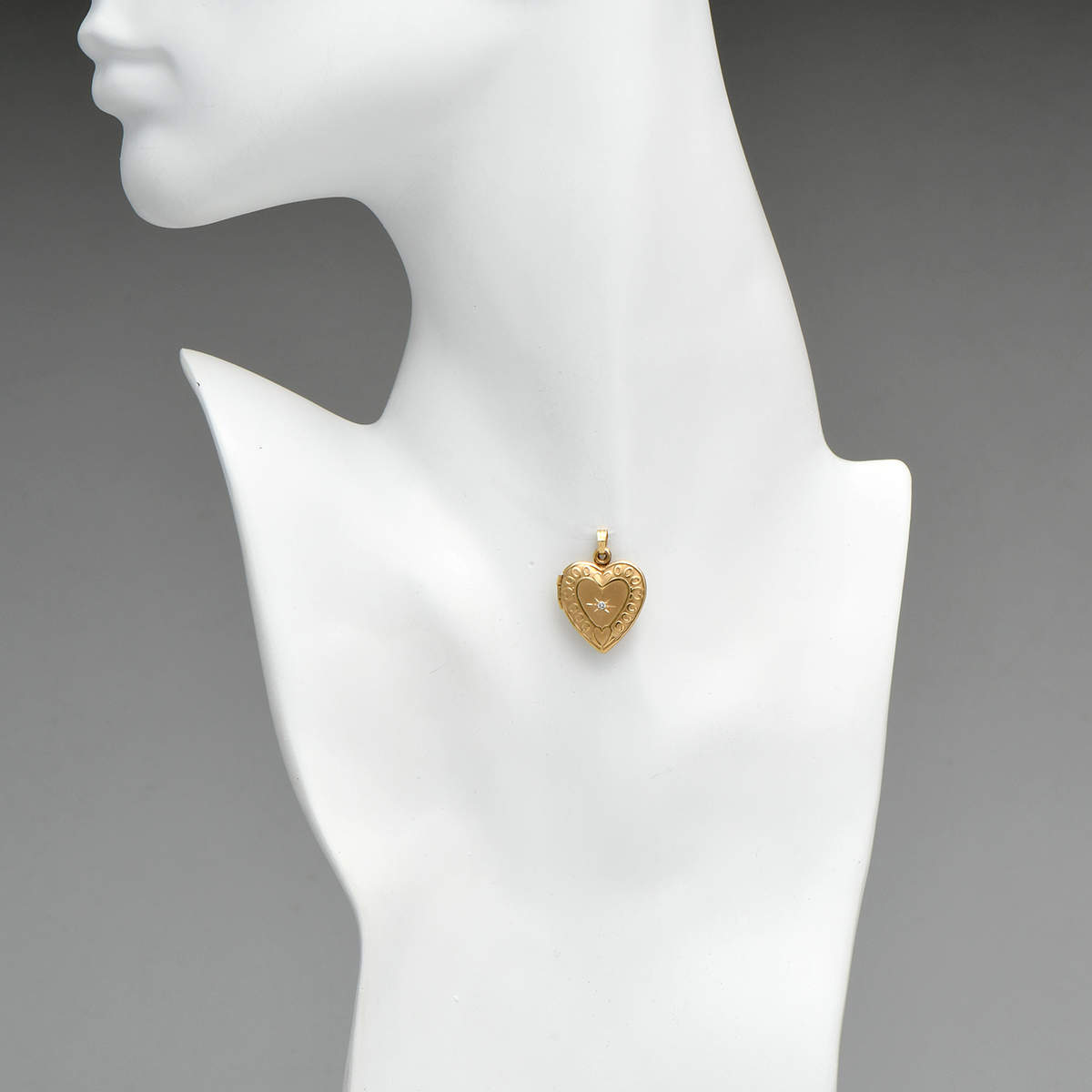 9KY Embossed Heart Locket Pendant-5