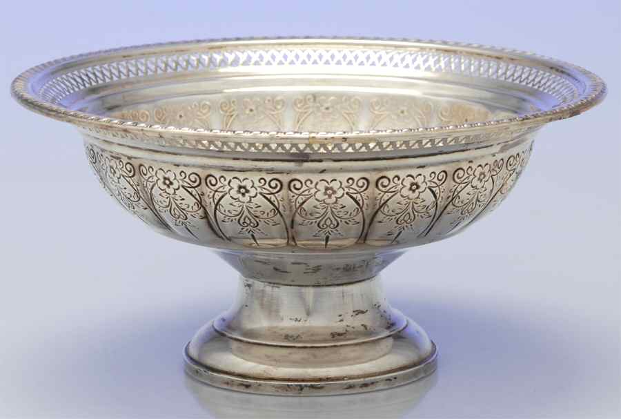 401 (Sterling, Hollowware) 8" Round Weighted Pedestal Base Centerpiece by Hamilton Silver-1