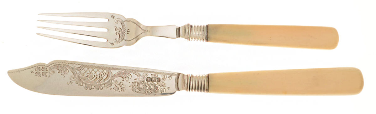 HFI5 (Sterling, Bakelite) (2 Pc) Bright Cut Ind Hollow Fish Set-Strl Blade by Harrison Fisher & Co (Sheffield, England)-1