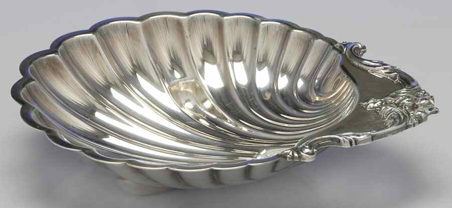997 (Silverplate, Hollowware) 10" Shell Shape Bowl by International Silver-1