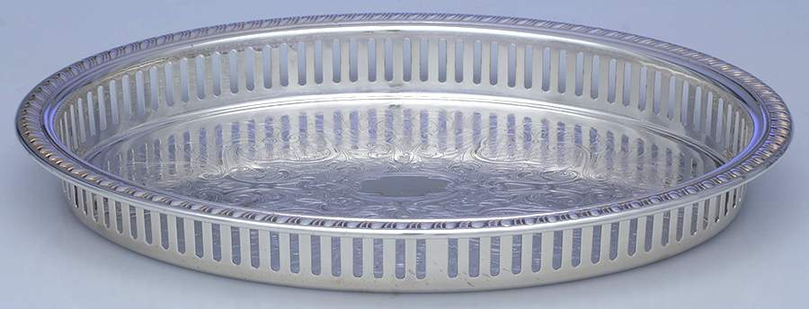 LEO15 (Silverplate, Hollowware) 11" Oval Dessert Tray by Leonard Silver Mfg Co-1