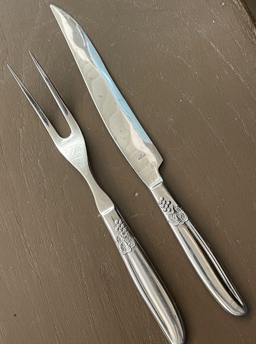 Grape (Stainless) Small Solid 2-Piece Steak Carving Set by Montgomery Ward-1