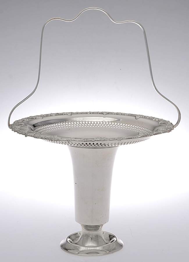 6143 (Silverplate, Hollowware) Plated Vase by Majestic Mfg Co-1