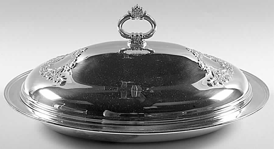 Castle Court (Silverplate, Hollowware) 2 Quart Silverplate Casserole by Oneida Silver-1