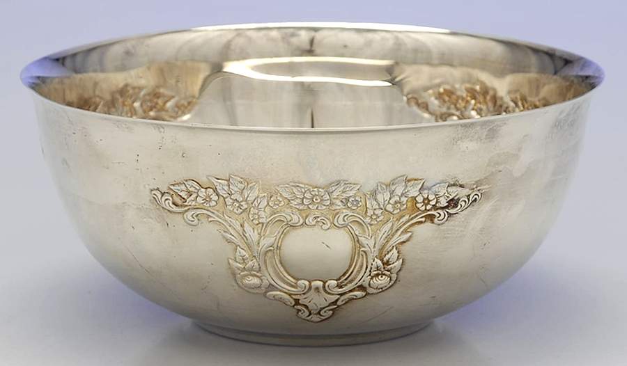 Castle Court (Silverplate, Hollowware) 8" Round Bowl by Oneida Silver-1