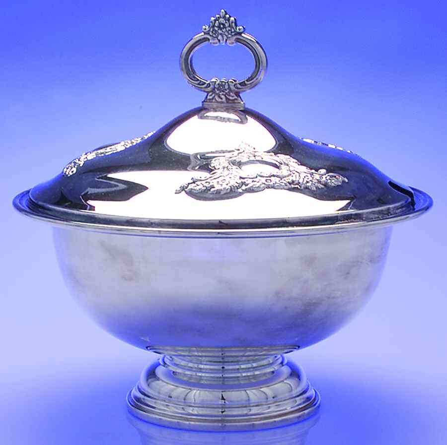 Castle Court (Silverplate, Hollowware) Tureen & Lid by Oneida Silver-1