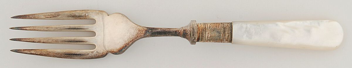 Victoria(Silverplate, Pearlhdl, Less Design Band) Individual Fish Fork, Silverplate Tines by Samuel Peace-1