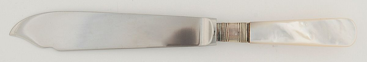 Victoria(Silverplate, Pearlhdl, Less Design Band) Individual Fish Knife with Stainless Blade by Samuel Peace-1