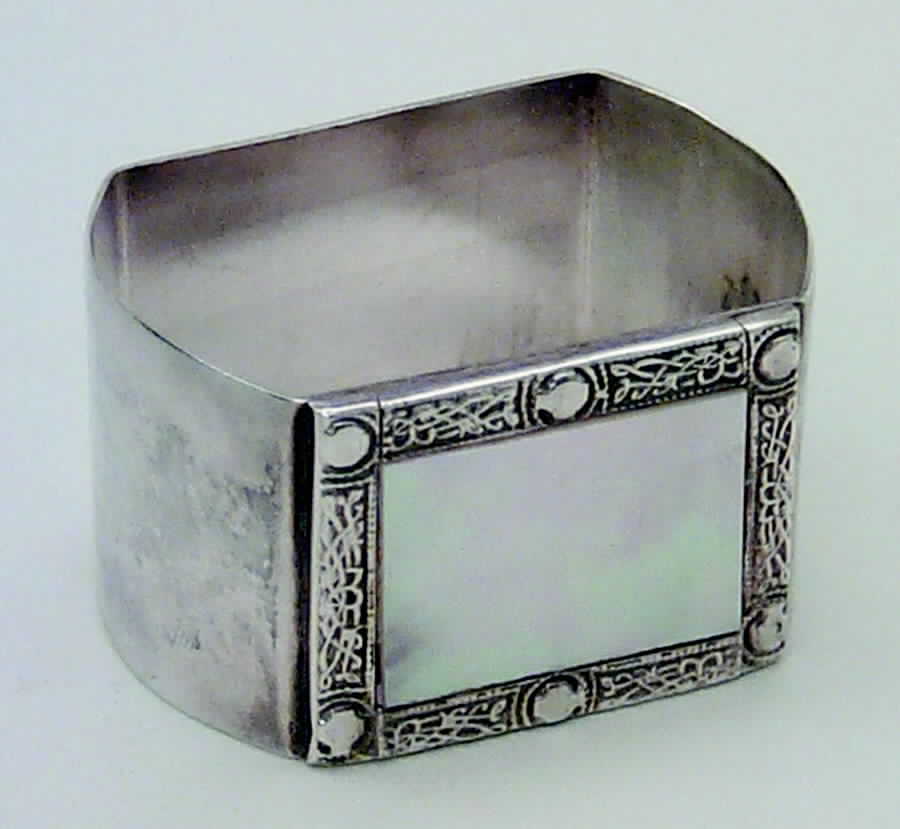 Victoria(Silverplate, Pearlhdl, More Design Band) Silverplate Napkin Ring by Samuel Peace-1