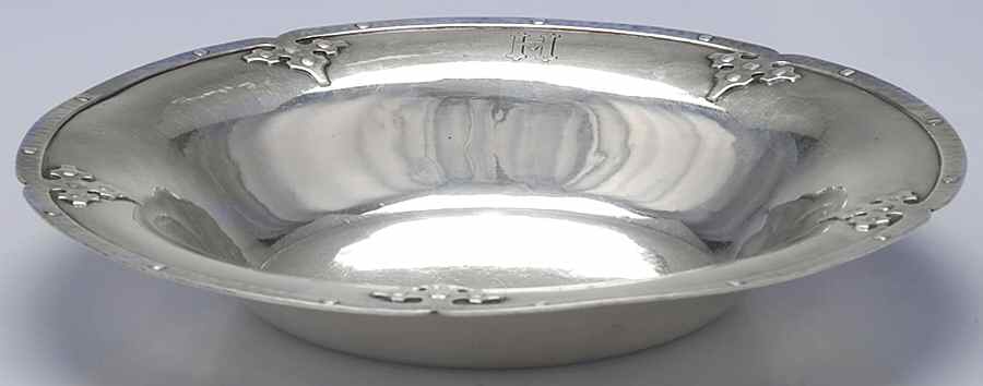 Fourteenth Century (Sterling, Hollowware) 8" Round Vegetable by Shreve Silver-1