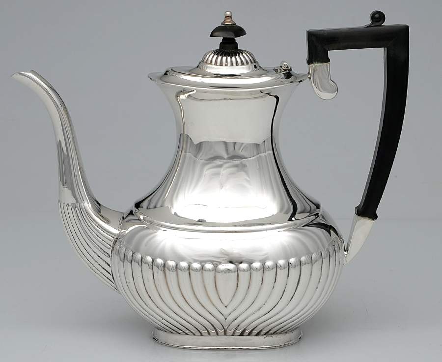 8000 (Silverplate, Hollowware) Silverplate Coffee Pot by Sheffield Silver Co (USA)-1