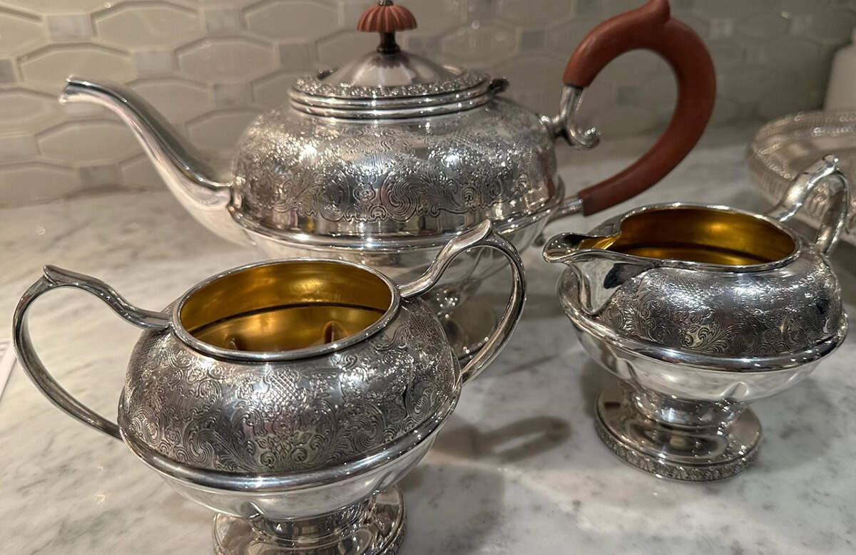 Acanthus (Silverplate, Hollowware) Teapot by Sheffield Silver Co (USA)-1