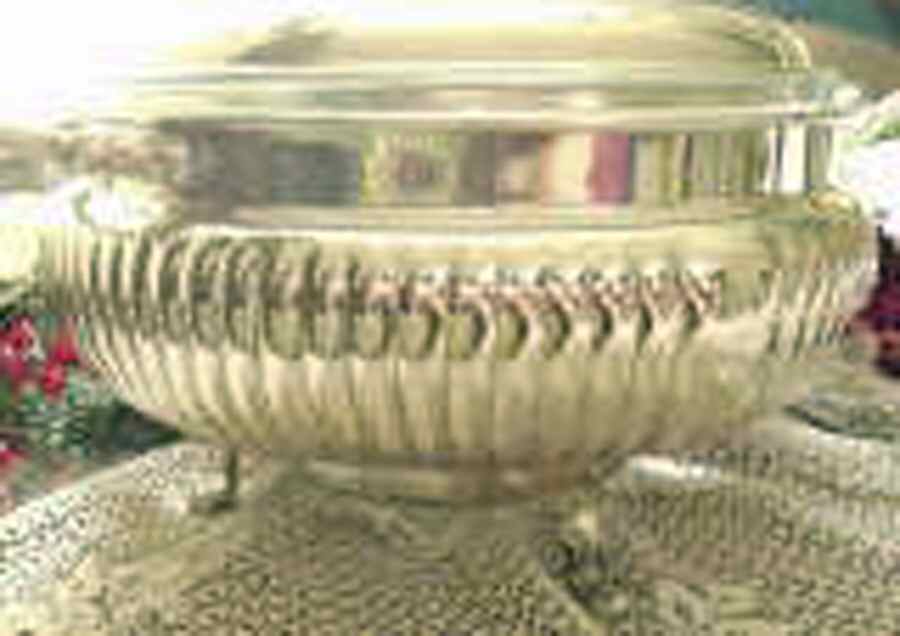 457E (Silverplate, Hollowware) Plated Round Covered Casserole with Glass by Sheridan Silver Co-1