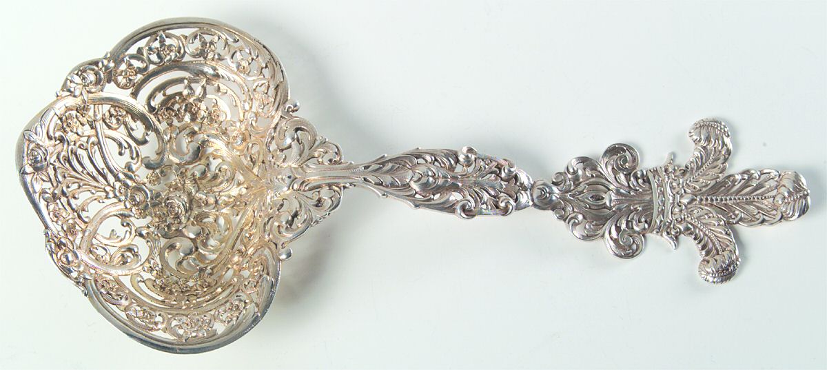 1023 (Sterling) Large Pierced Bon Bon Server by Tiffany & CO SILVER-1