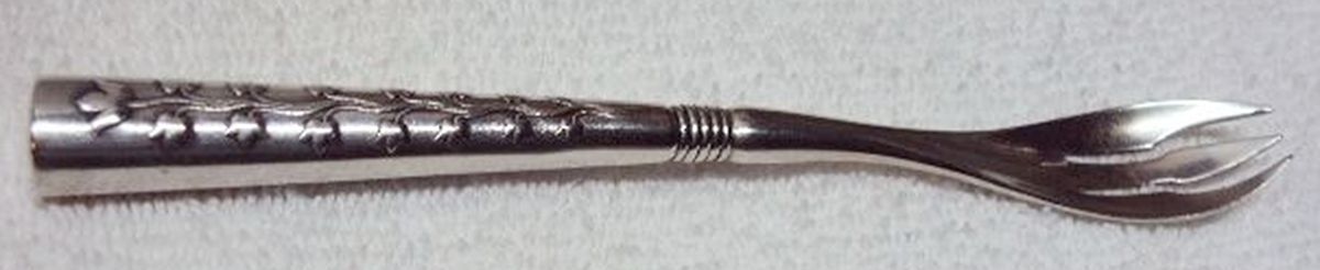 TIS97 (Sterling) Oyster Fork by Tiffany & CO SILVER-1