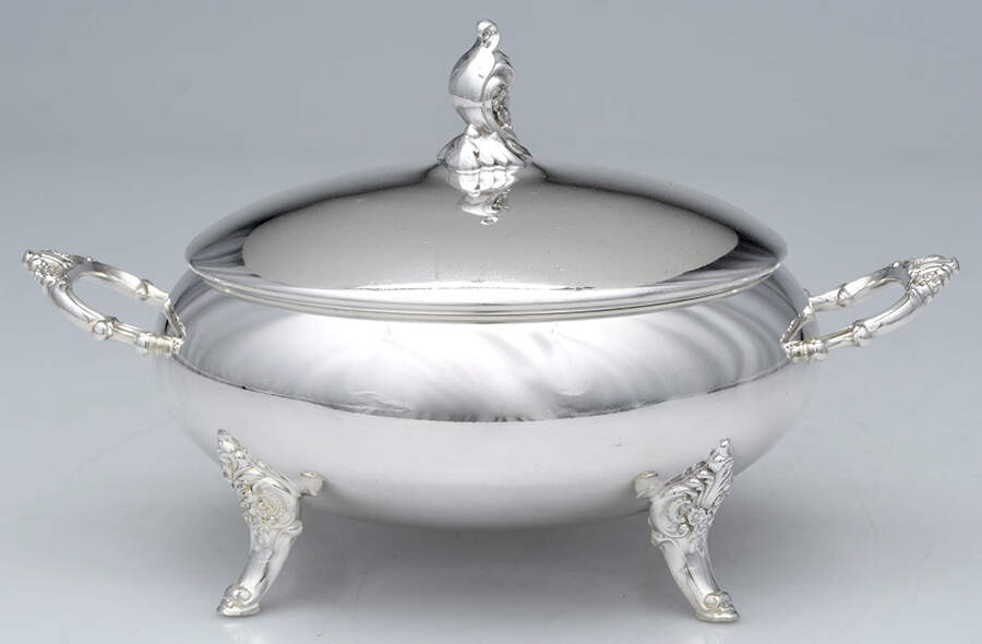 Baroque (Silverplate, Hollowware, Older) 1 Quart Round Covered Casserole by Wallace Silver-1