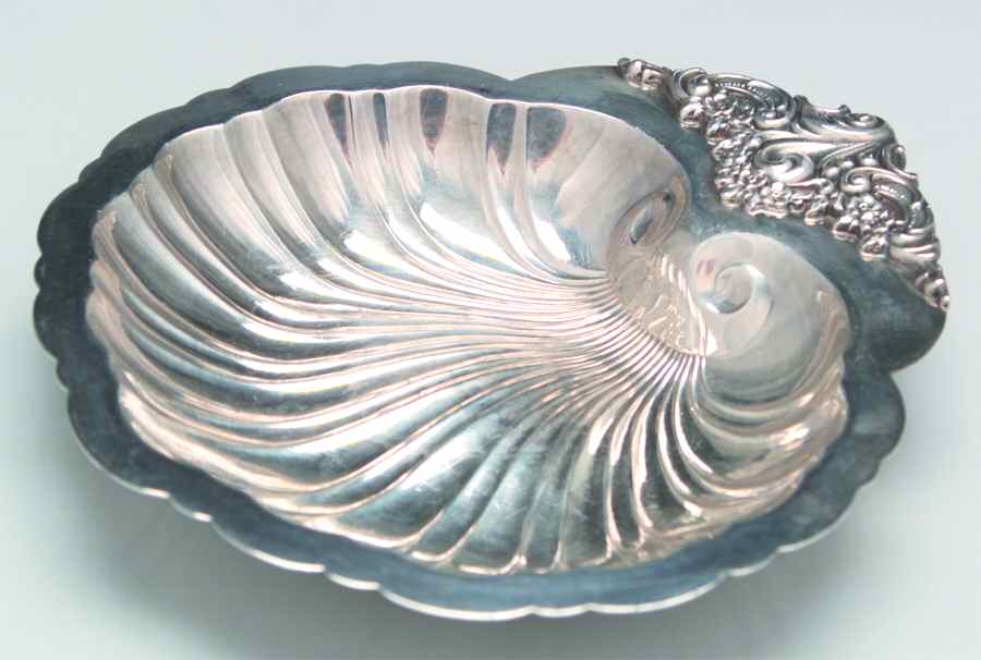 Baroque (Silverplate, Hollowware, Older) 4" Shell Shape Bon Bon by Wallace Silver-1