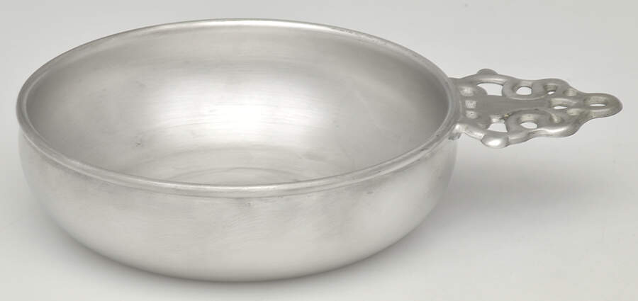 WOP1 (PEWTER, HOLLOWWARE) 5" Porringer by Woodbury Pewterers-1